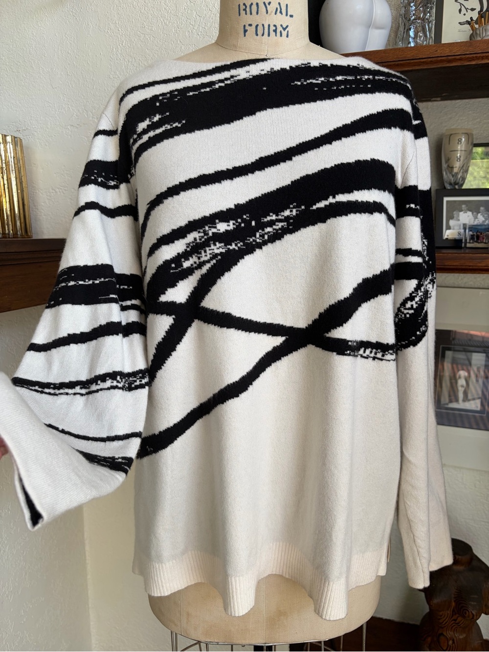 Chico’s Zenergy Luxe Sweater Abstract Brushstroke Black White Cashmere Blend